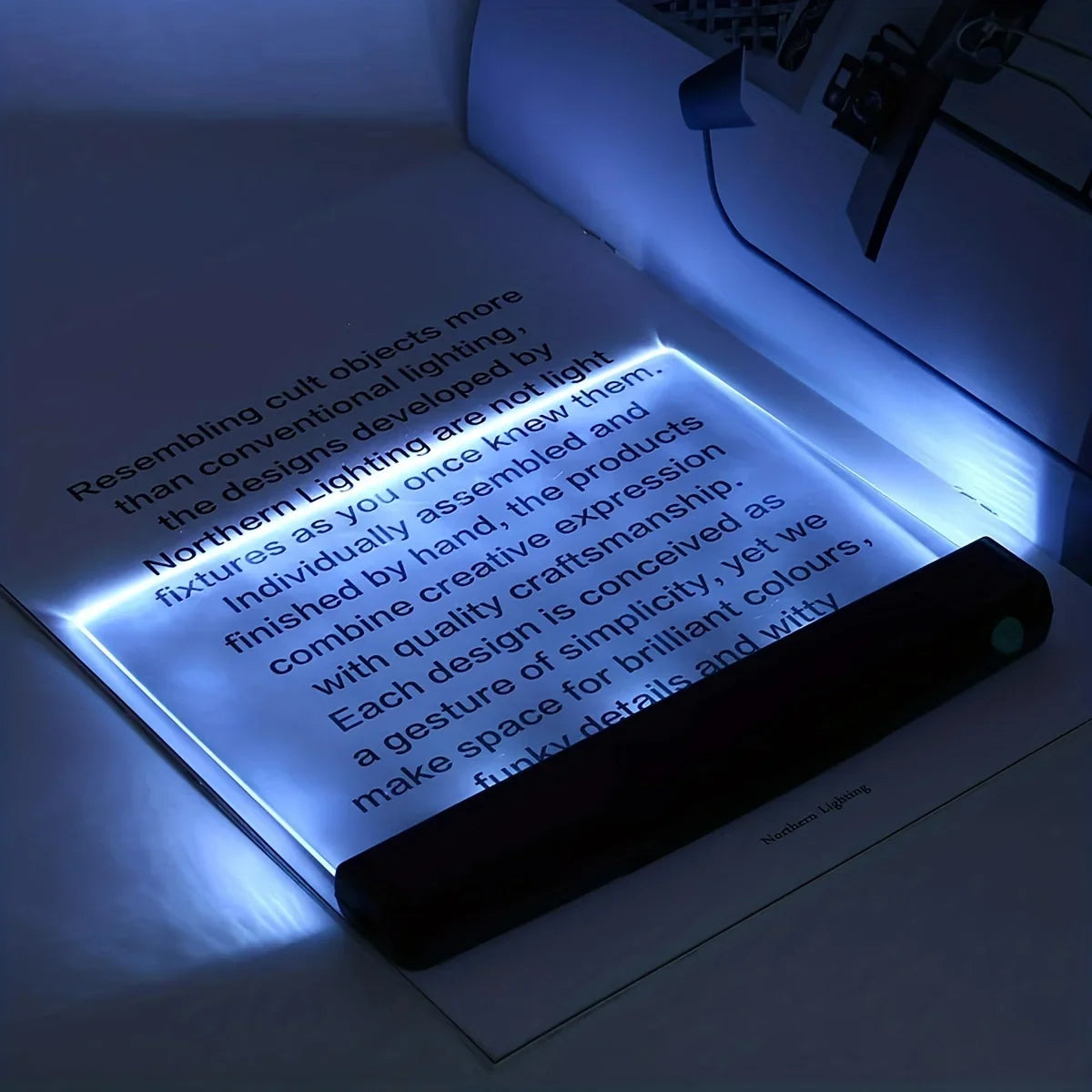 Lampe de lecture rechargeable à format épuré page de livre nuit